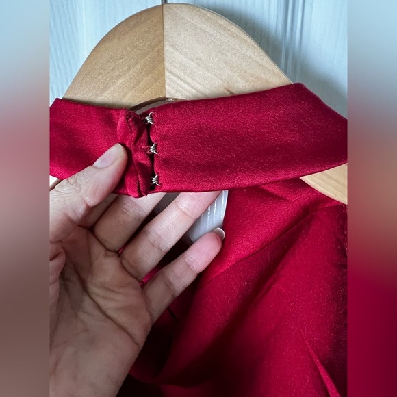 Elliatt Asymmetric Satin Cocktail Dress In Merlot XS - Picture 5 of 10